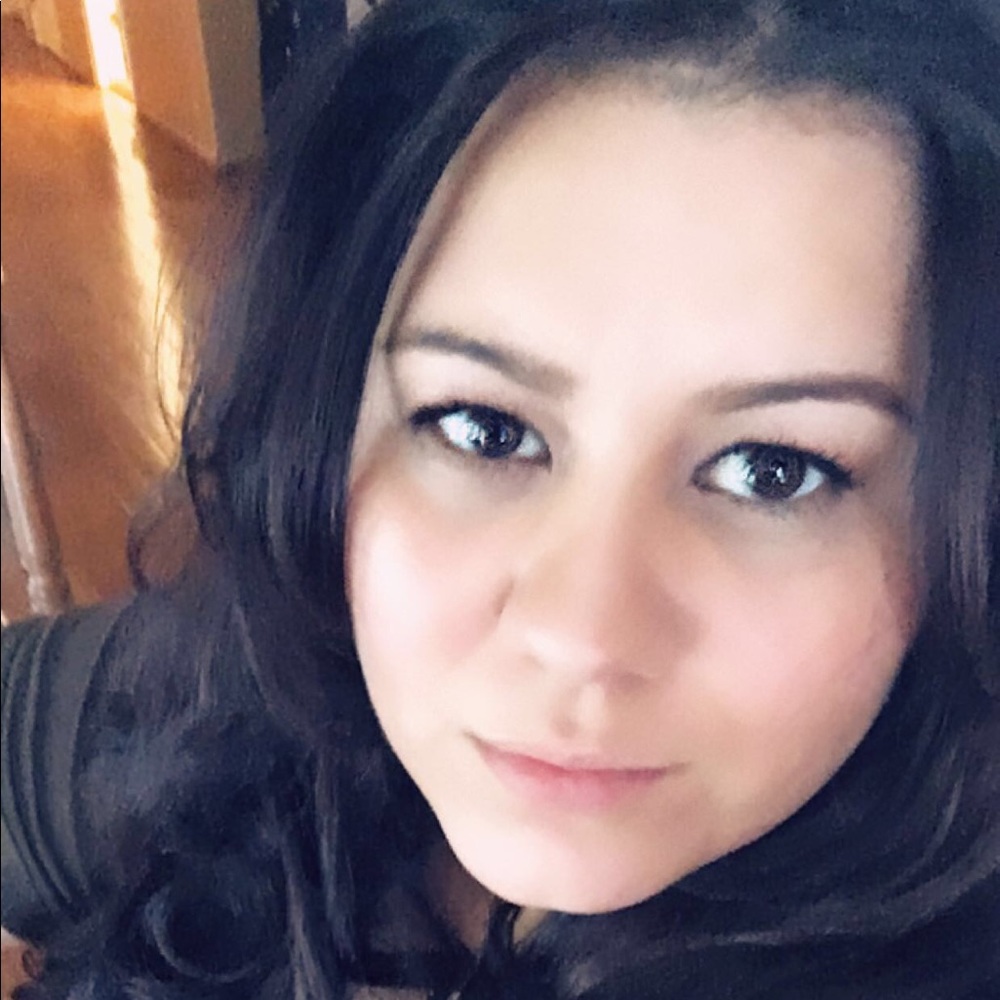 Meet your Posher, Cinthia